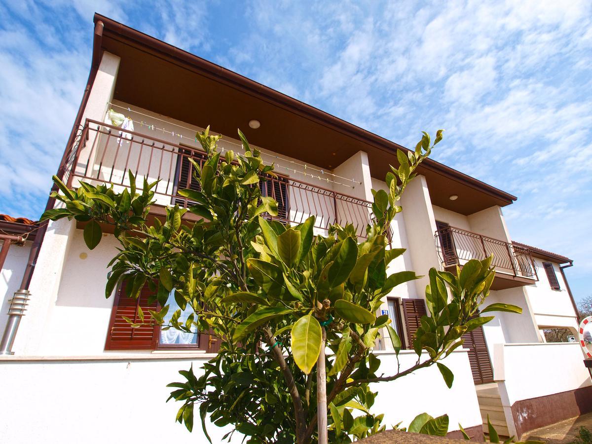 Apartments Ivan 1031 法扎纳 外观 照片